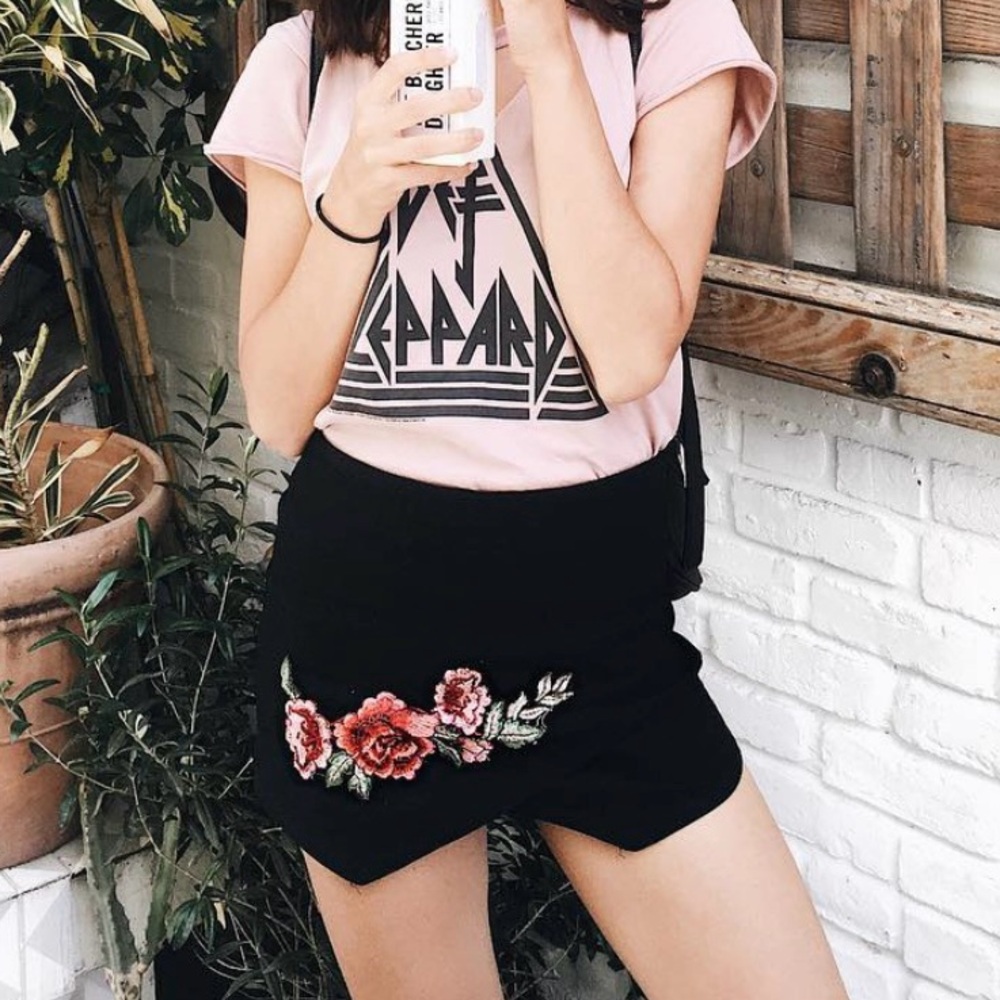 Floral Embroidered Rose Black Skort